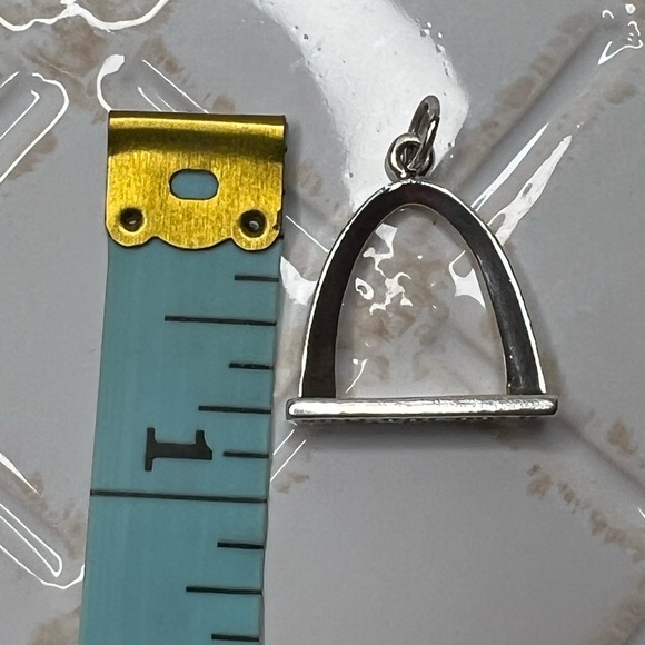 Vintage Gateway Arch St. Louis Silver Tone Travel Charm Pendant - Picture 3 of 4
